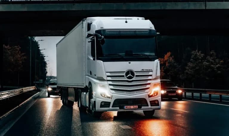 Najlepsza ciężarówka do 12 ton - porównanie modeli i ich zalety