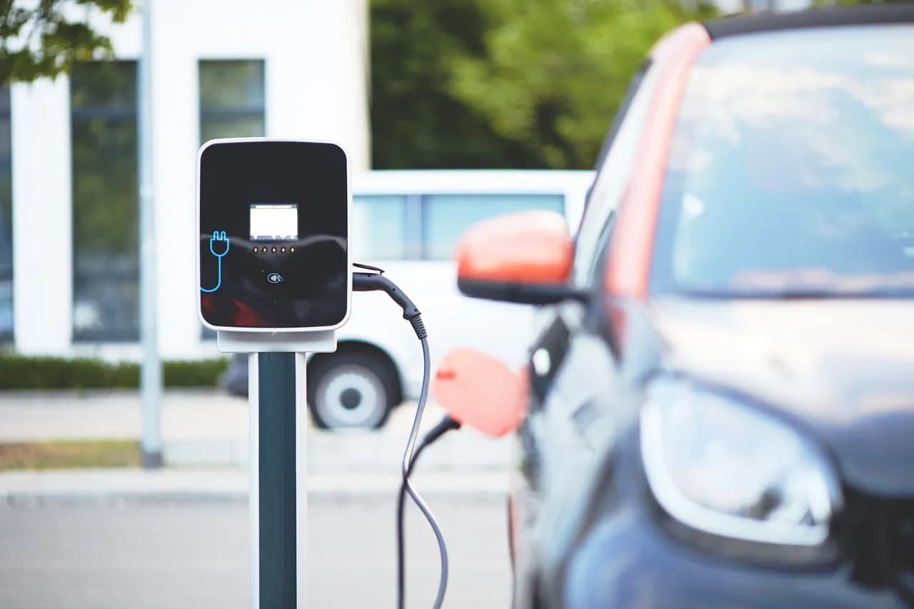 Ile kilometrów przejedzie samochód elektryczny? Zaskakujące zasięgi!