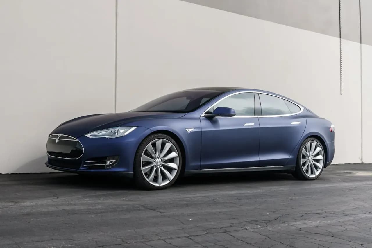 Tesla Model S ile koni? Poznaj moc i osiągi różnych wersji