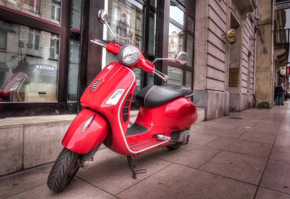 Ile kosztuje kurs na motorower? Sprawdź ceny i ukryte opłaty