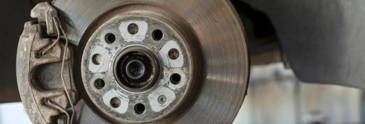 Jakie hamulce są w ciężarówce? Odkryj kluczowe informacje i różnice