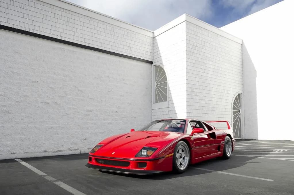 Ile kosztuje Ferrari F40? Sprawdź ceny i czynniki wpływające na wartość