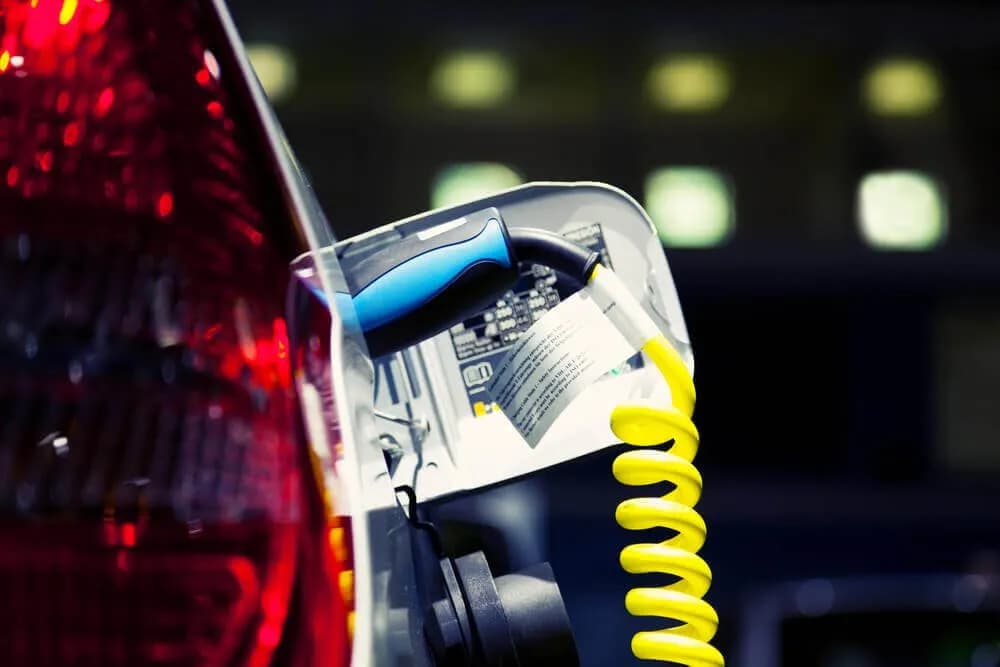 Ile kosztuje jazda samochodem elektrycznym? Zaskakujące oszczędności!